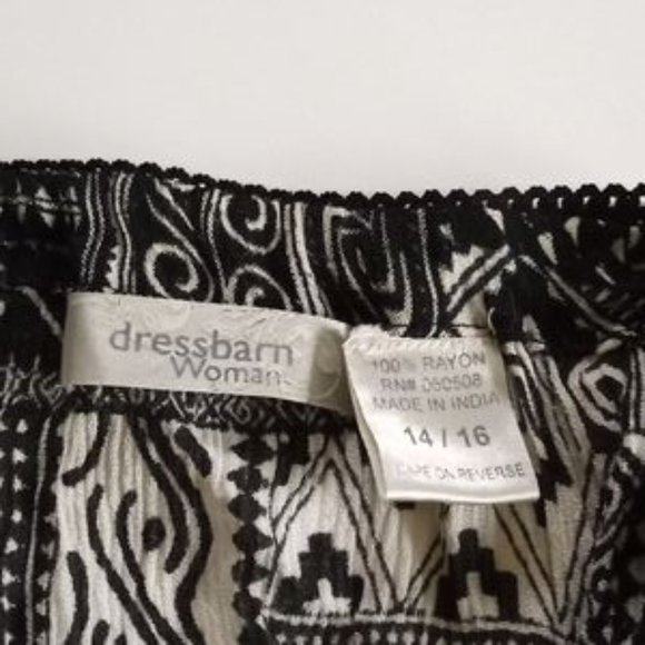 Dress Barn Women's Allover Floral Print Flare Skirt - Size (14/16) - Black/White - Picture 3 of 3